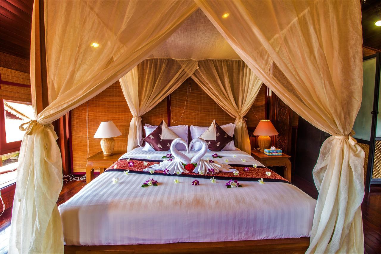 Erawan Villa Hotel Bang Rak Beach  Exterior foto