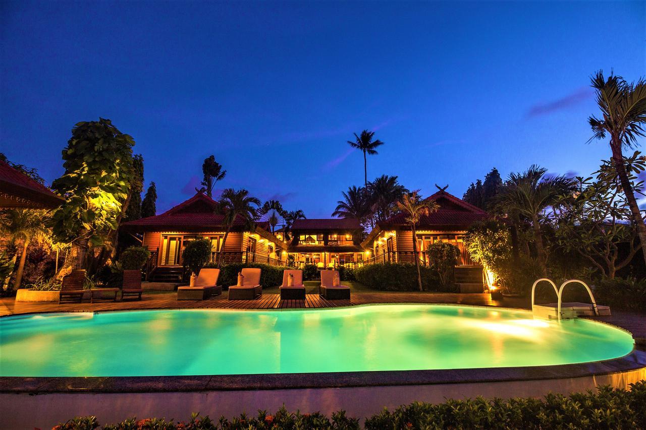 Erawan Villa Hotel Bang Rak Beach  Exterior foto